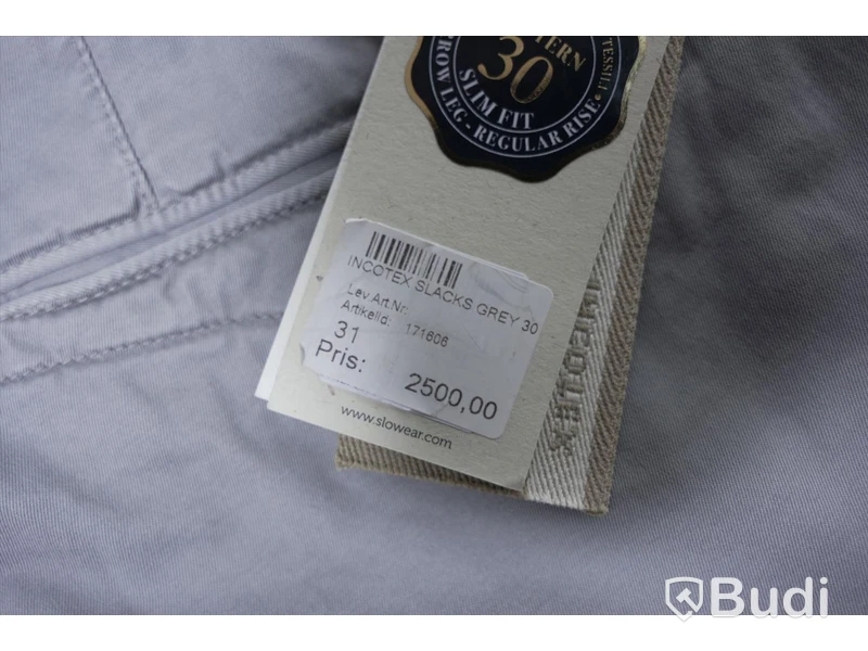 Byxor - Incotex Slacks Grey Slim Fit (W31). Nypris 2500kr