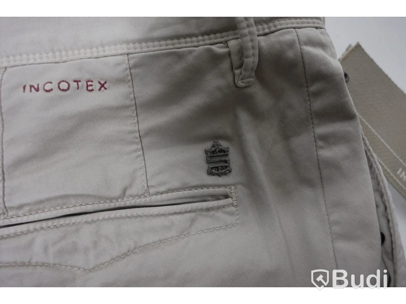 Byxor - Incotex Slacks Beige Slim Fit (W36). Nypris 2500kr