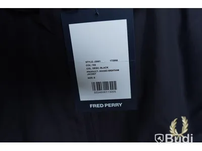 Jacka - Fred Perry Hooded Brentham (Storlek S). Nypris 1999kr