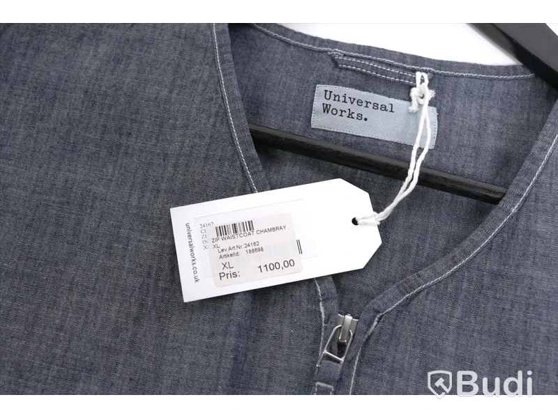 Väst - Universal Works. Zip waistcoat chambray (Strl XL) Nypris: 1100 kr