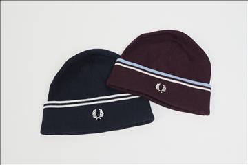 2st Mössor - Fred Perry, Merino Wool Beanie Dark Navy och Rich Mahogany Nypris: 550 kr