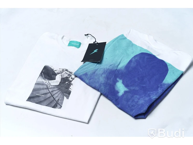 2 pack T-shirts - Polar Skate (Storlek M). Nypris 1000kr.