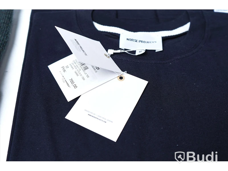 T-shirt & Lammull tröja - Norse Projects (Storlek M). Nypris 2299kr.