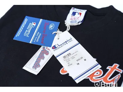 2 pack långärmade T-shirts - Universal Works & Champion (Storlek S & M). Nypris 1450kr.