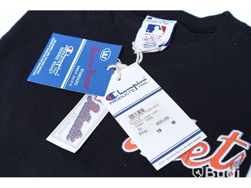 2 pack långärmade T-shirts - Universal Works & Champion (Storlek S & M). Nypris 1450kr.