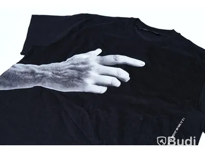 T-shirt - Neil Barrett (Storlek L). Nypris 2400kr.