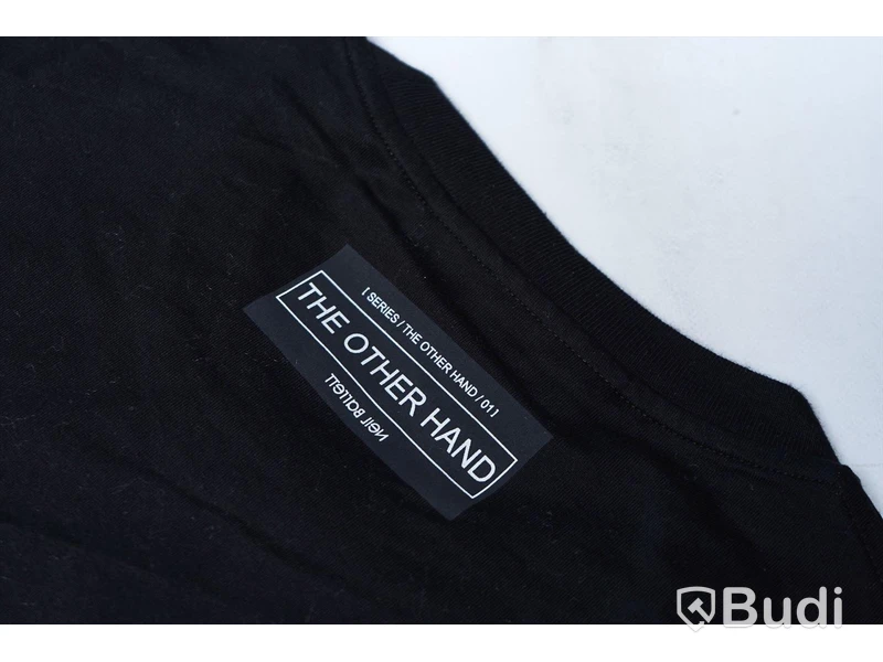 T-shirt - Neil Barrett (Storlek L). Nypris 2400kr.