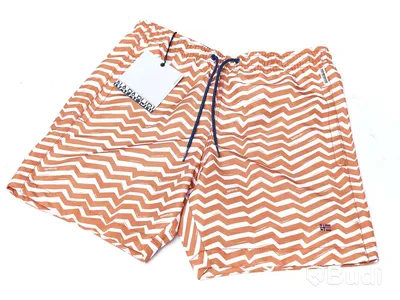 Shorts - Napapijri (Storlek S). Nypris 550kr.