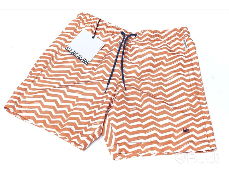Shorts - Napapijri (Storlek S). Nypris 550kr.