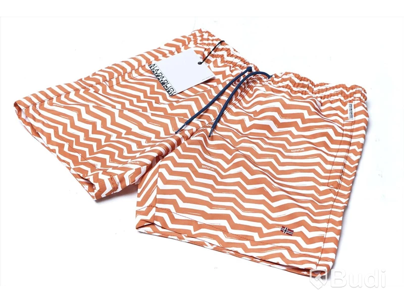 Shorts - Napapijri (Storlek S). Nypris 550kr.