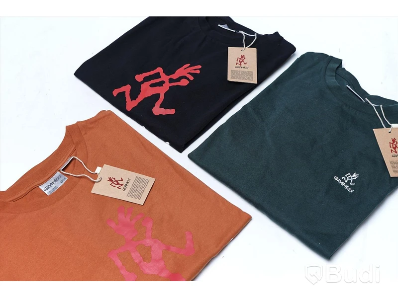 2 pack T-shirts & 1st långärmad T-shirt - Gramicci (Storlek XS). Nypris 1900kr.
