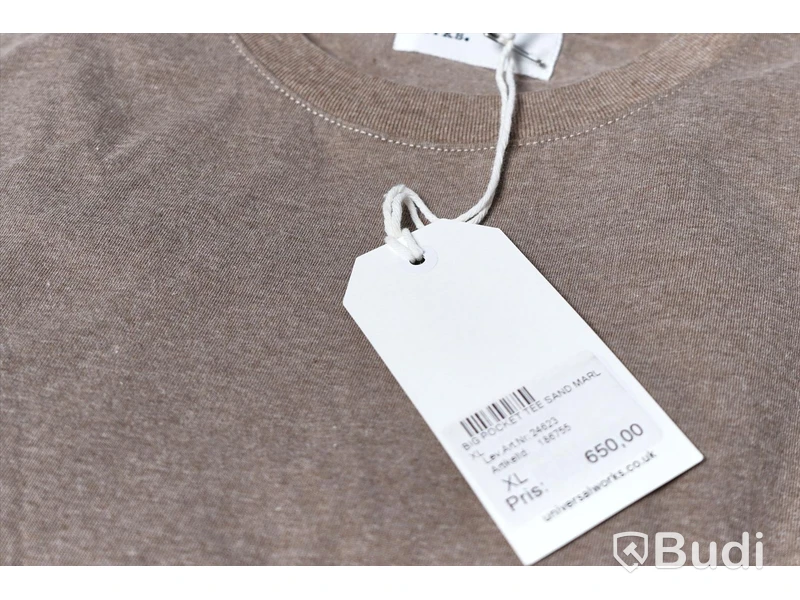 2 pack T-shirts - Backside club & Universal Works (Storlek XL). Nypris 1200kr