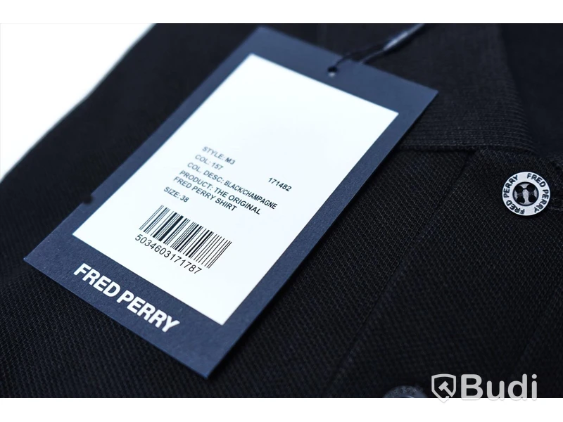 Pikéskjorta - Fred Perry (Storlek 38). Nypris 899 kr.