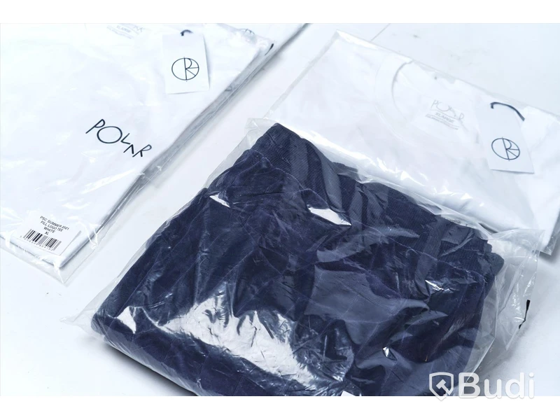 3 pack T-shirts & 1st Sweatpants - Polar Skate (Storlek XL). Nypris 2342kr