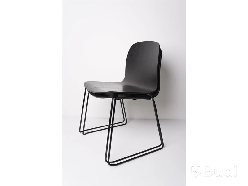 Stolar - 2 st. Visu Chair (Sled base), MUUTO, svart, trä och metall. Nypris 2 695 kr/st.