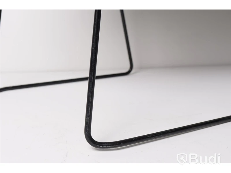 Stolar - 2 st. Visu Chair (Sled base), MUUTO, svart, trä och metall. Nypris 2 695 kr/st.