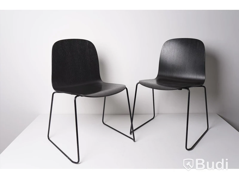Stolar - 2 st. Visu Chair (Sled base), MUUTO, svart, trä och metall. Nypris 2 695 kr/st.