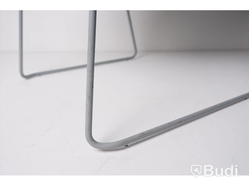Stol - 1 st. Visu Chair (Sled base), MUUTO, grå, trä och metall. Nypris 2 695 kr/st.