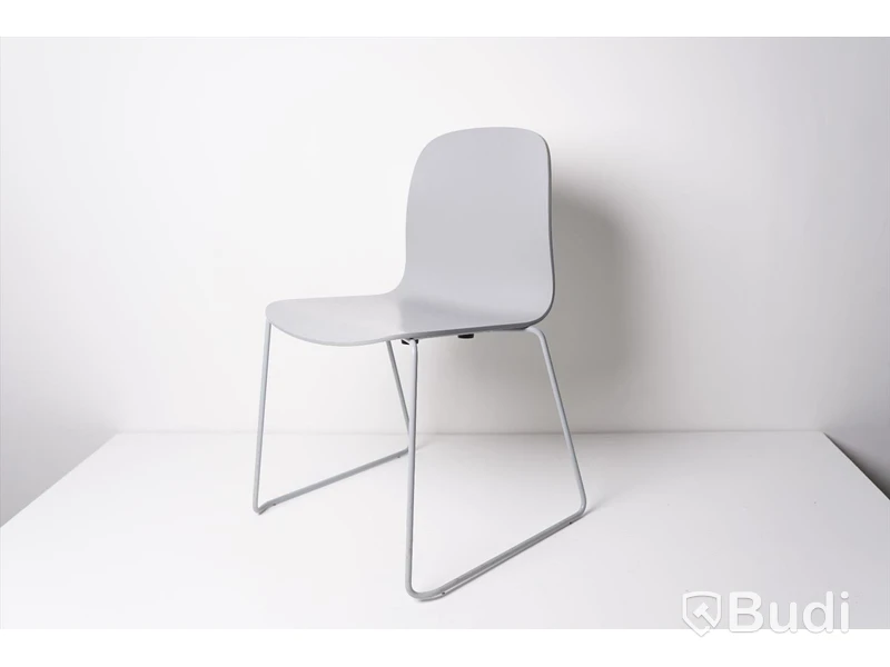 Stol - 1 st. Visu Chair (Sled base), MUUTO, grå, trä och metall. Nypris 2 695 kr/st.