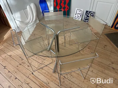 Runt bord i glas med 4 st. Stolar från Giandomenico Belotti, modell "Spaghetti"