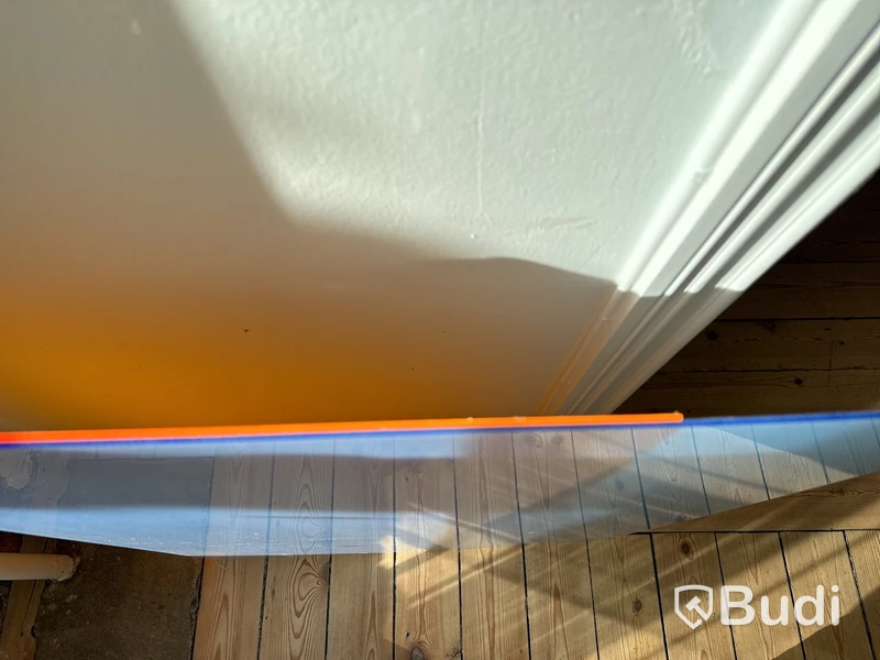 2 st. plexiglasskivor i olika färg
