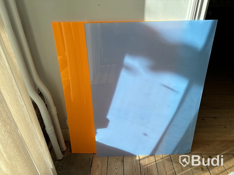 2 st. plexiglasskivor i olika färg