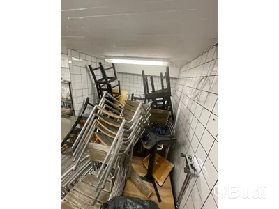 Diverse utemöbler, stolar och bord i blandat skick