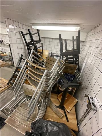 Diverse utemöbler, stolar och bord i blandat skick 