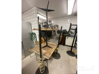 Diverse utemöbler, stolar och bord i blandat skick