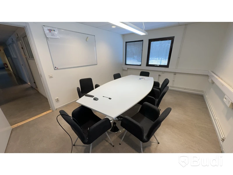 Konferensbord ink 7st stolar samt whitboard