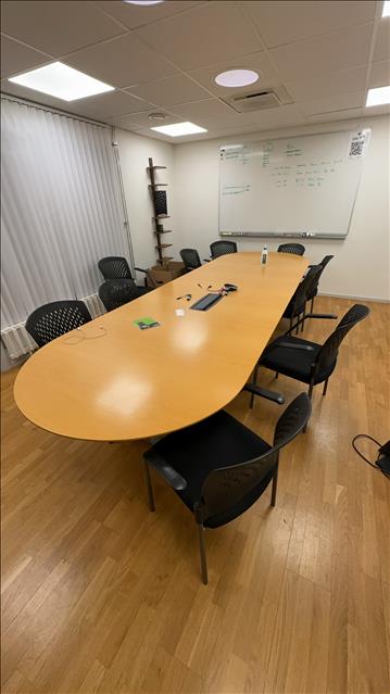 Konferensbord ca 370x120cm samt 10st vadderade karmstolar