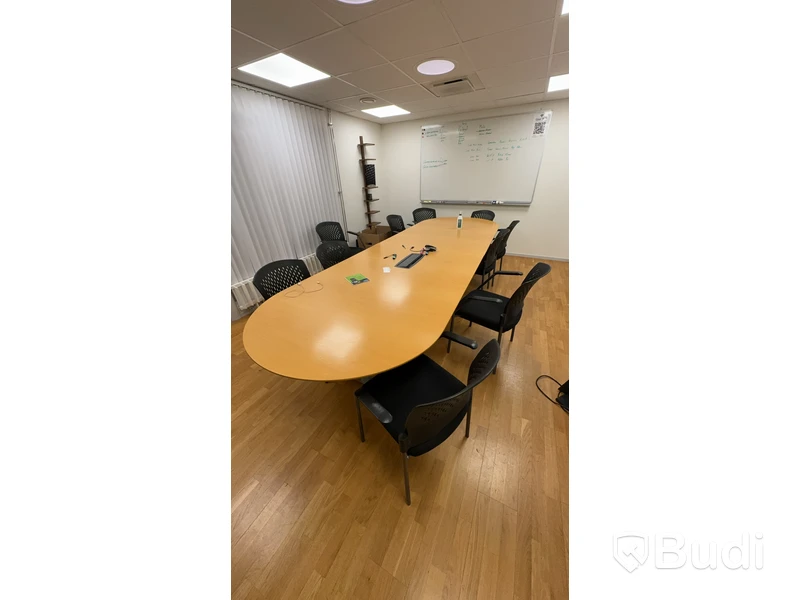 Konferensbord ca 370x120cm samt 10st vadderade karmstolar