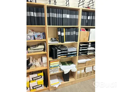3st bokhyllor med div förbrukningsmaterial, papper och tomma pärmar
