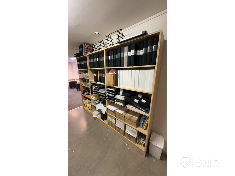 3st bokhyllor med div förbrukningsmaterial, papper och tomma pärmar