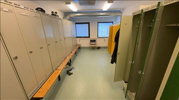 Omklädningsskåp, totalt 28st skåp, olika modeller, vissa med sittbänk. Se bilder