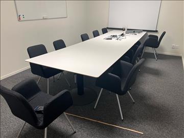 Konferensbord 2st 200x120 varav den ena med medielåda. Samt 10st stolar