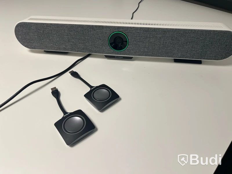 Konferensutrustning, Benq Projektor, Crape konferenskamera med högtalare samt projektorduk samt clickshare adaptrar