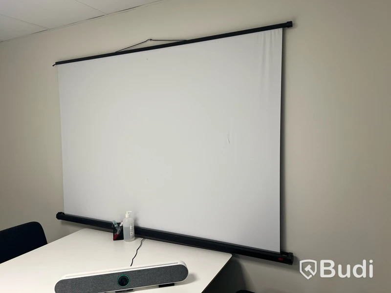 Konferensutrustning, Benq Projektor, Crape konferenskamera med högtalare samt projektorduk samt clickshare adaptrar