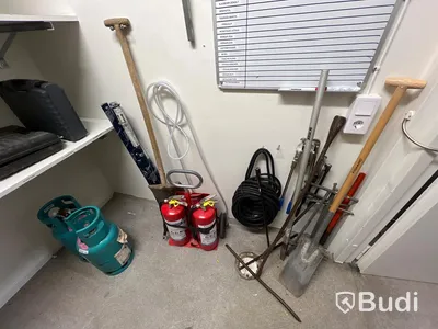 Parti med provtryckspumpar och diverse verktyg