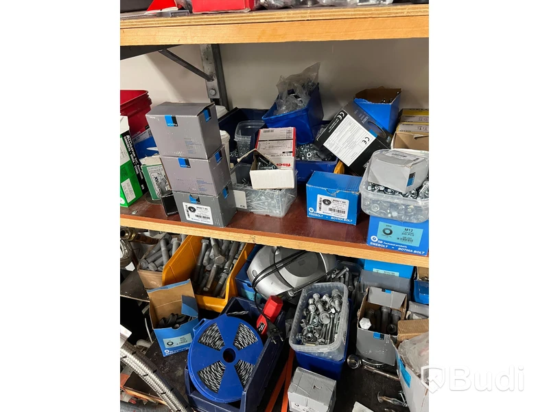 Stort parti fästmaterial