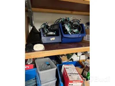 Stort parti fästmaterial