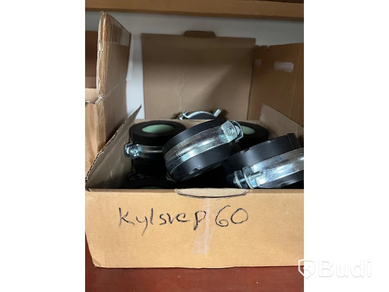 Stort parti fästmaterial
