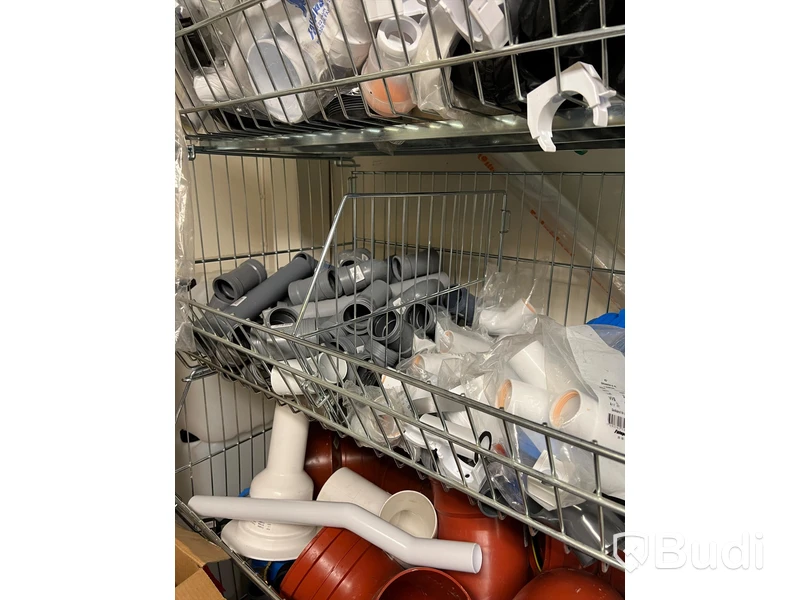 Stort parti med kopparkopplingar och rördelar med mera.