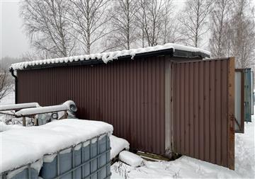 20 fots förrådsbyggnad med innehåll