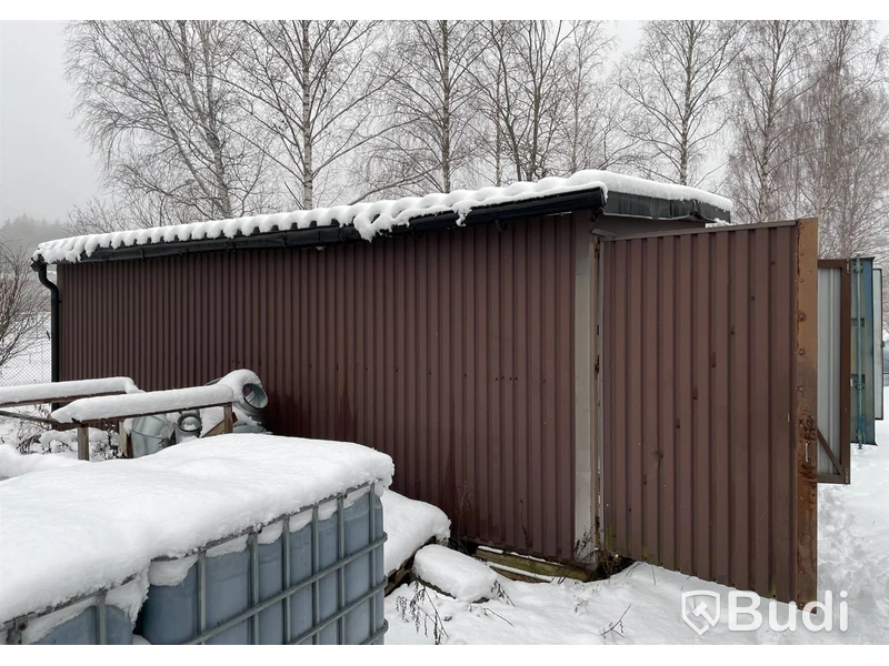 20 fots förrådsbyggnad med innehåll