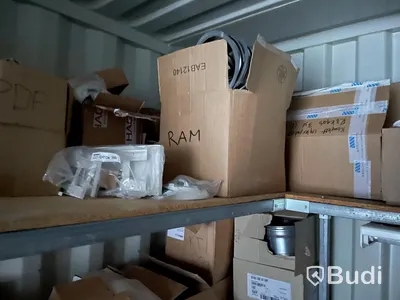 20 fots container med innehåll