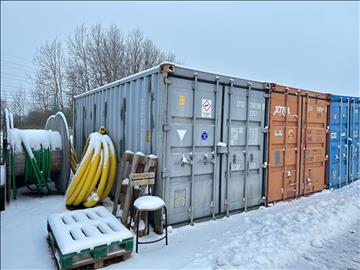 20 fots container med innehåll bl.a 10 st verktygsvagnar