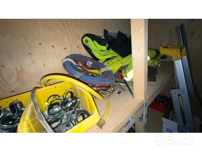 20 fots container med innehåll