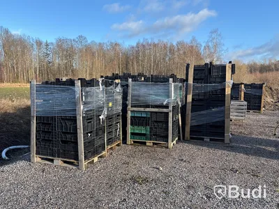 Parti plastbackar för växter - ca 800 st