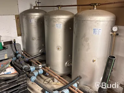 2 st bevattningspumpar Grundfos med 4 st vattentankar